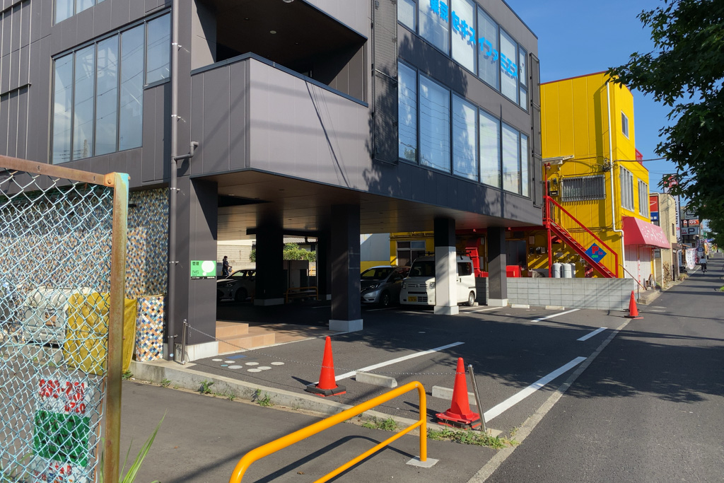 ド派手な牛を求めて〜シルバーでステルス迷彩な牛に驚愕!ニューラーメンショップ 松戸丸山店近く、二十世紀が丘丸山町