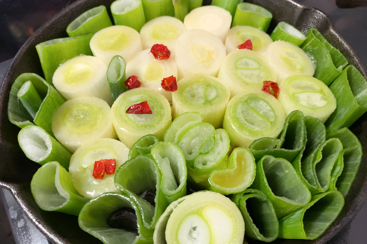 まさに主役 矢切ねぎのアヒージョ ネギージョ を堪能し 残りのネギ油でペペロンチーノを作ってみたよ 松戸つうしん 松戸市の地域ブログ 地元情報をあなたにガッツリと